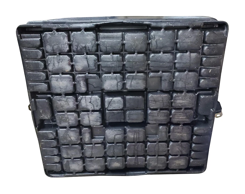 Used BCD 30" x 32" x 6" Thermoformed Pallet - Image 2